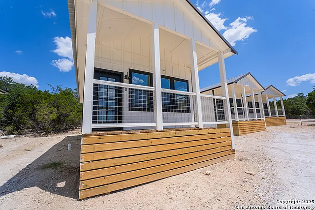 1 bed, 1.0 bath, 832 sqft, $1,400 — Photo 2