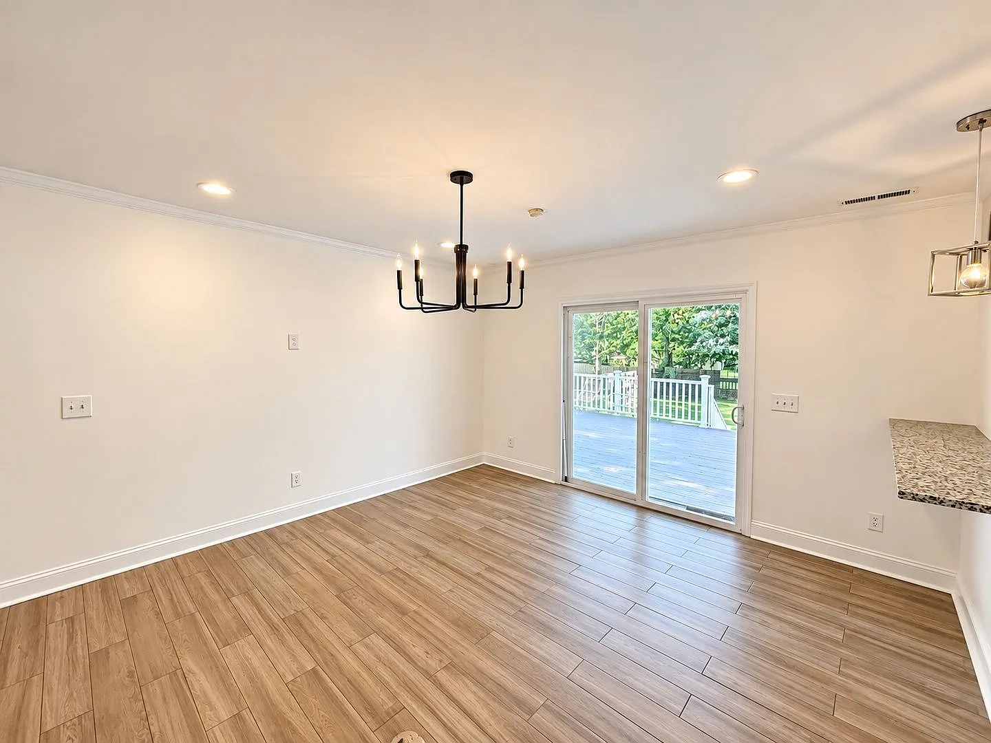 3 bed, 2.0 bath, 1250 sqft, $3,295 — Photo 4