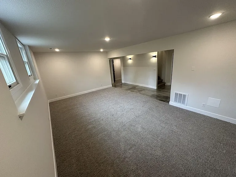 2301 Grant Ln — Photo 18