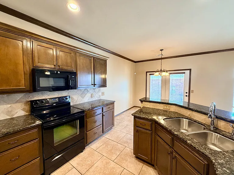 12600 N Rockwell Ave #63 — Photo 16