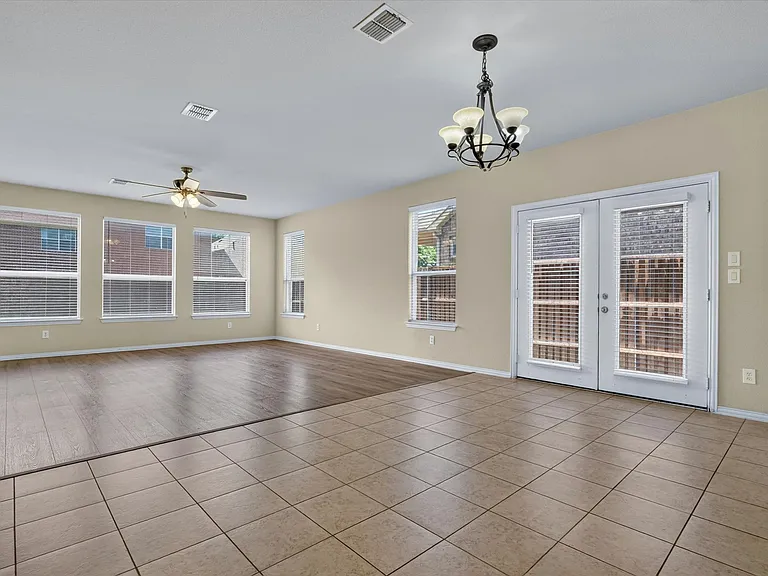 11945 Henderson Dr — Photo 3