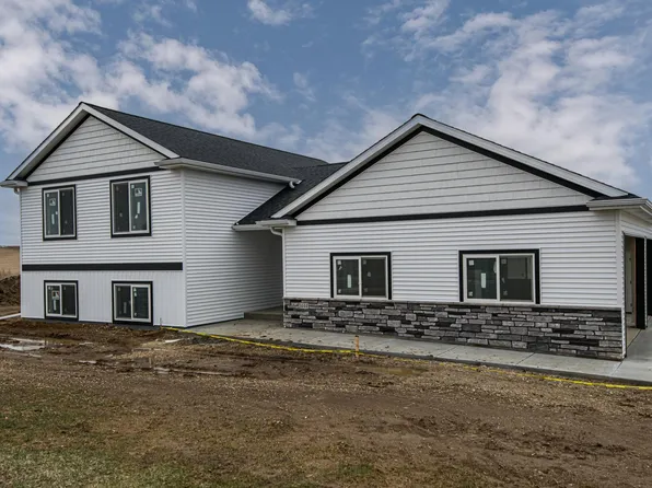 1444 N Pine Dr NE, Pine Island, MN 55963