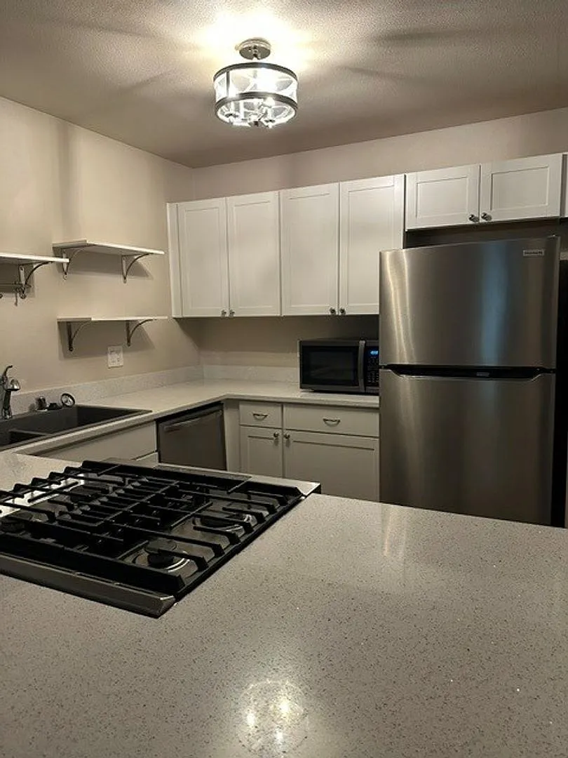 2bed/ 1bath In Forest Park| Very High End Finishes — Photo 3