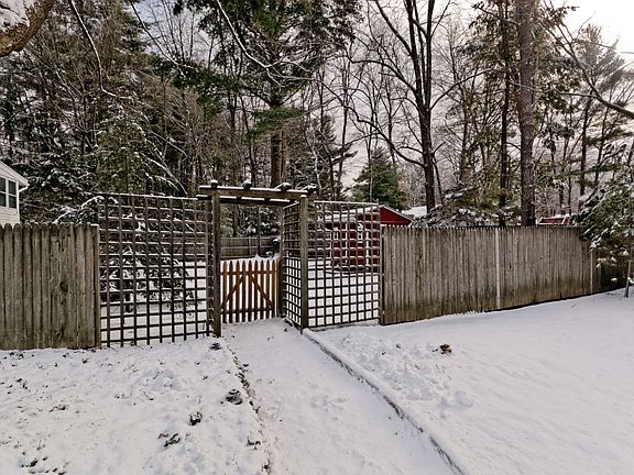 4th image of 7 Pine Tree Pl