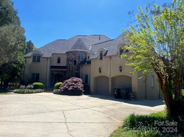 1561 12th Fairway Dr NW, Concord, NC 28027