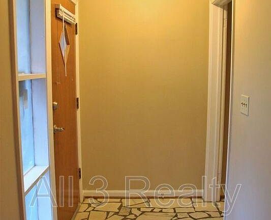 3rd image of 2410 Oxford Dr