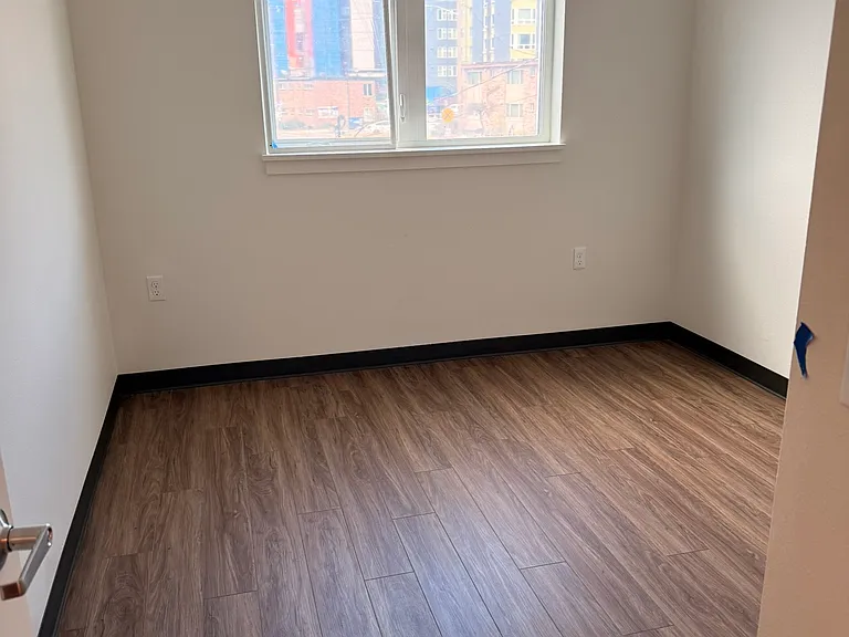 Nichols Court Apartments — Photo 14
