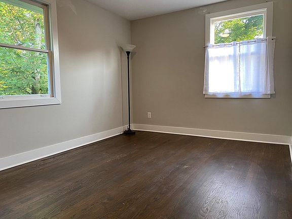 4th image of 829 Rose Park Dr