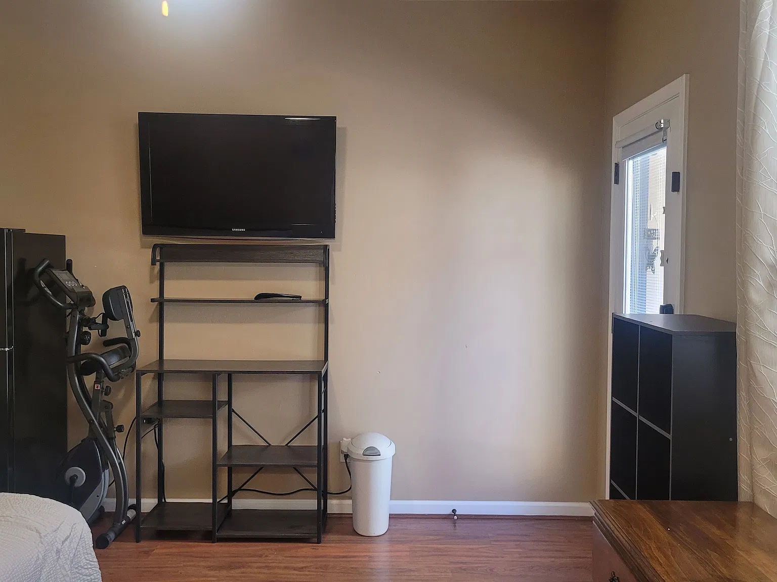 Studio, 220 sqft, $950 — Photo 1
