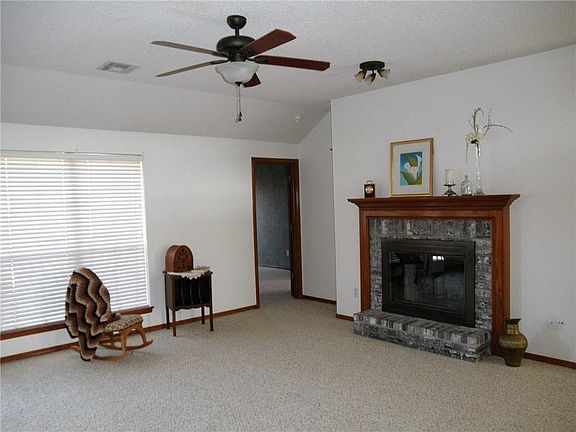 5th image of 205 SW 141st St