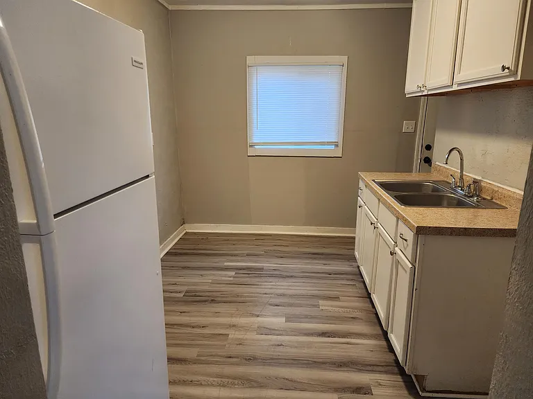 1609 N Olive St — Photo 13
