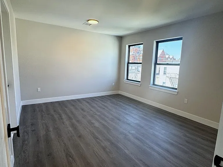 207 39th St #4A — Photo 7