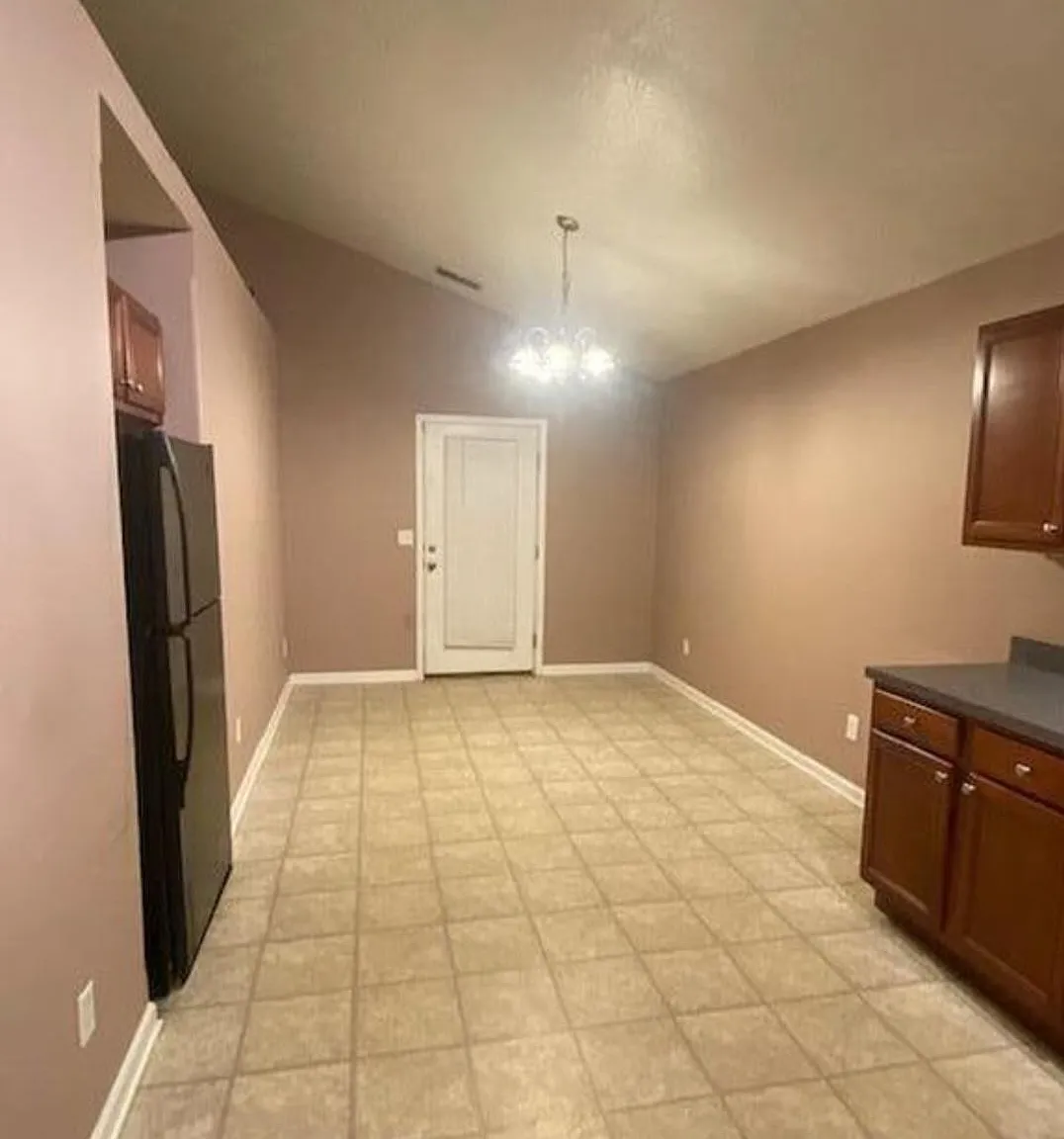 3 bed, 1436 sqft, $1,850 — Photo 3