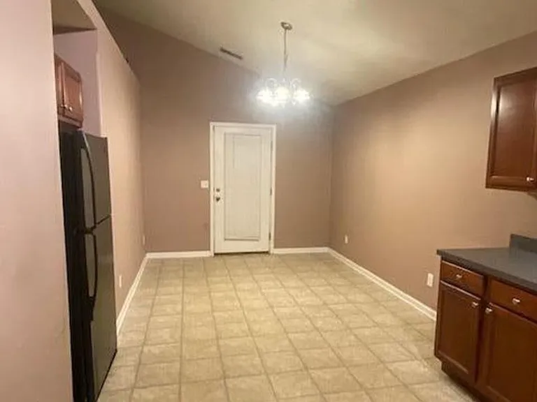 767 Douglas Loop — Photo 3