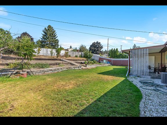 2nd image of 2404 W Houston Ave #2404