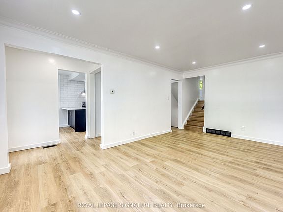 4th image of 685 Amesbury Ct