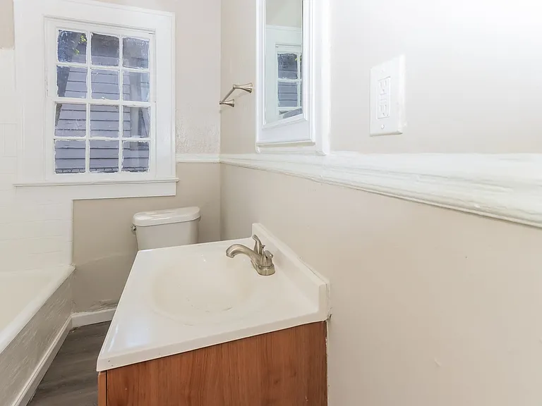 757853_029_bathroom_13153064.jpg