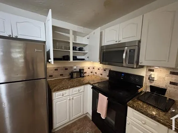 3485 NW 205th St #B, Miami Gardens, FL 33056