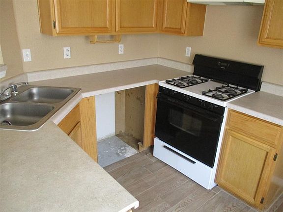 3rd image of 3548 Greenveil Dr