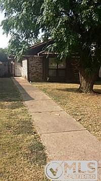 4th image of 1102 Sandalwood Ln