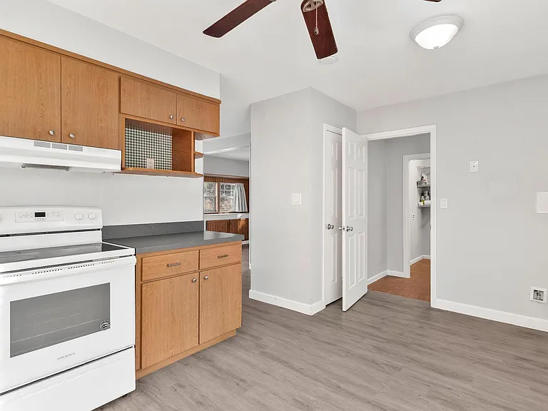 500 College Ave — Photo 18