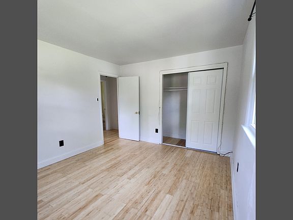 3rd image of 9534 Castle Dr