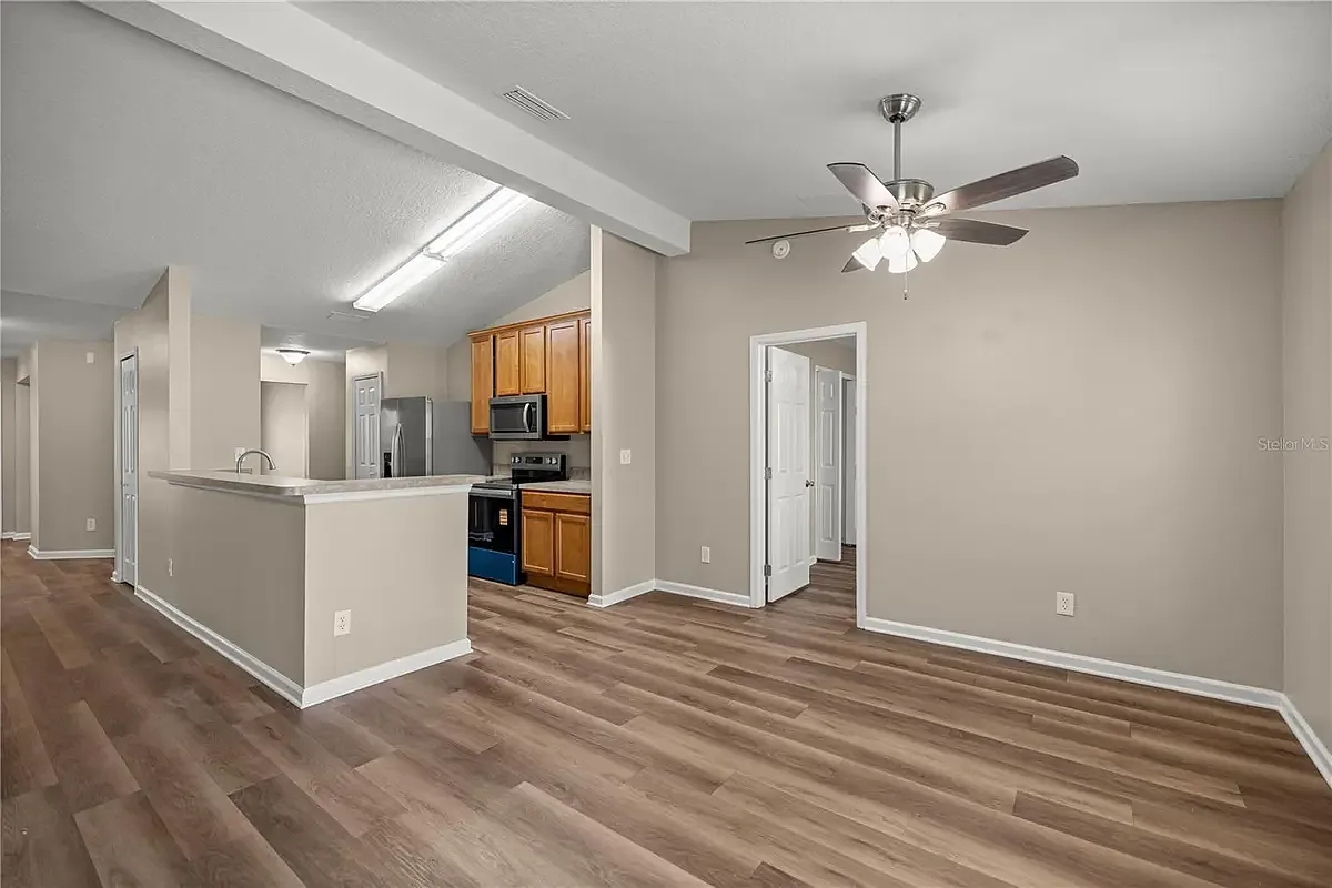 4 bed, 2118 sqft, $2,100 — Photo 2