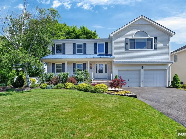 690 William Bliss Dr, New Milford, NJ 07646