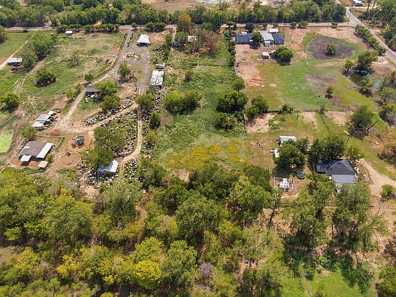 3rd image of 1510 Davis Rd