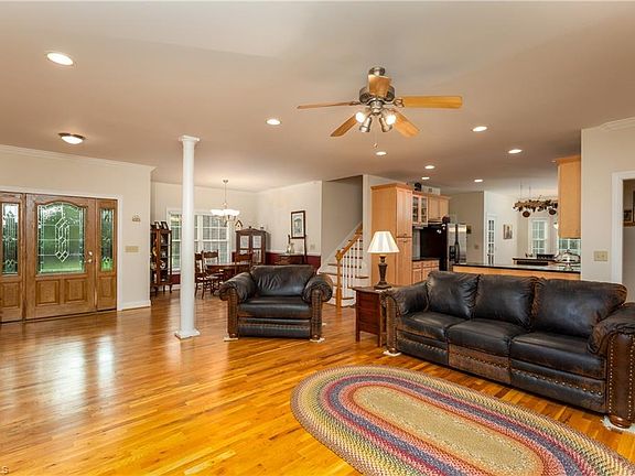 3rd image of 1086 Stonehead Ln