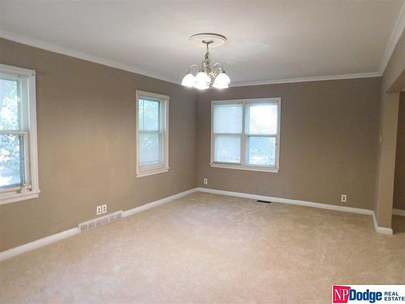 4th image of 4715 Parker St