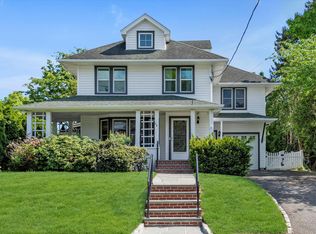 48 Hillcrest Ave, Manhasset, NY 11030