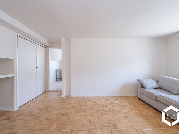 3rd image of 651 E 7th St #3R