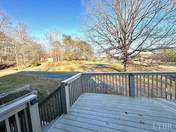 5th image of 245 S Hillcrest Dr