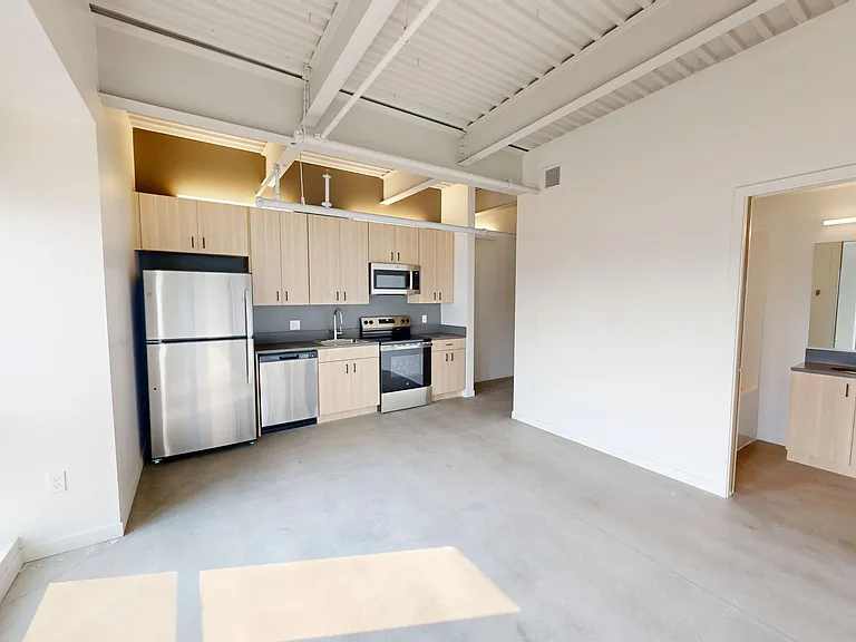 418 East Grand — Photo 55