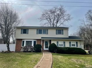 12 Hughes Ln, North Babylon, NY 11703