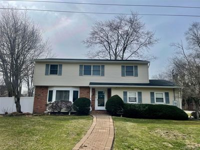 12 Hughes Ln, North Babylon, NY, 11703