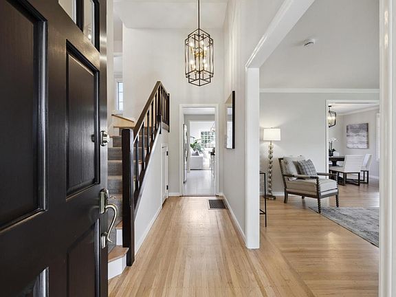 5th image of 671 Amesbury Ave