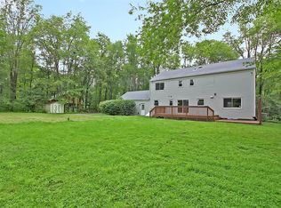7 Fairway Dr, Hopewell, NJ 08525
