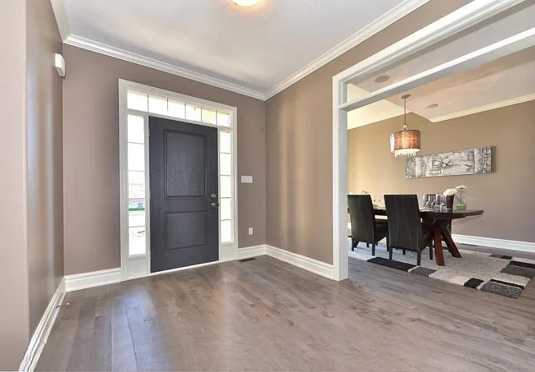 3135 Pincombe Dr — Photo 2