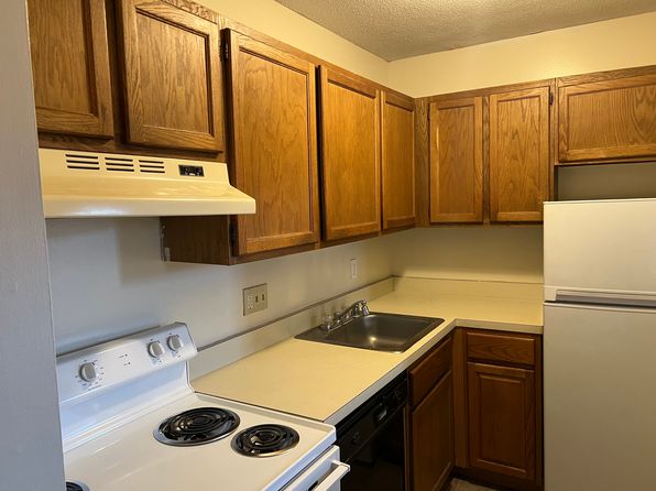 19 Charter Oak Pl APT 2D