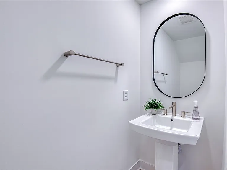 304 Highbridge Ln — Photo 13