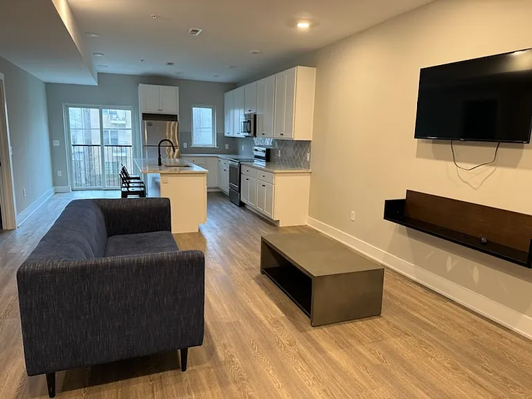 1310 N Broad St — Photo 37