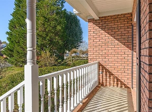 4th image of 3644 Farm Lake Dr SW