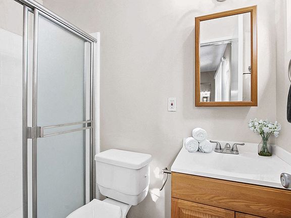 5th image of 3737 Vinton Ave APT 8