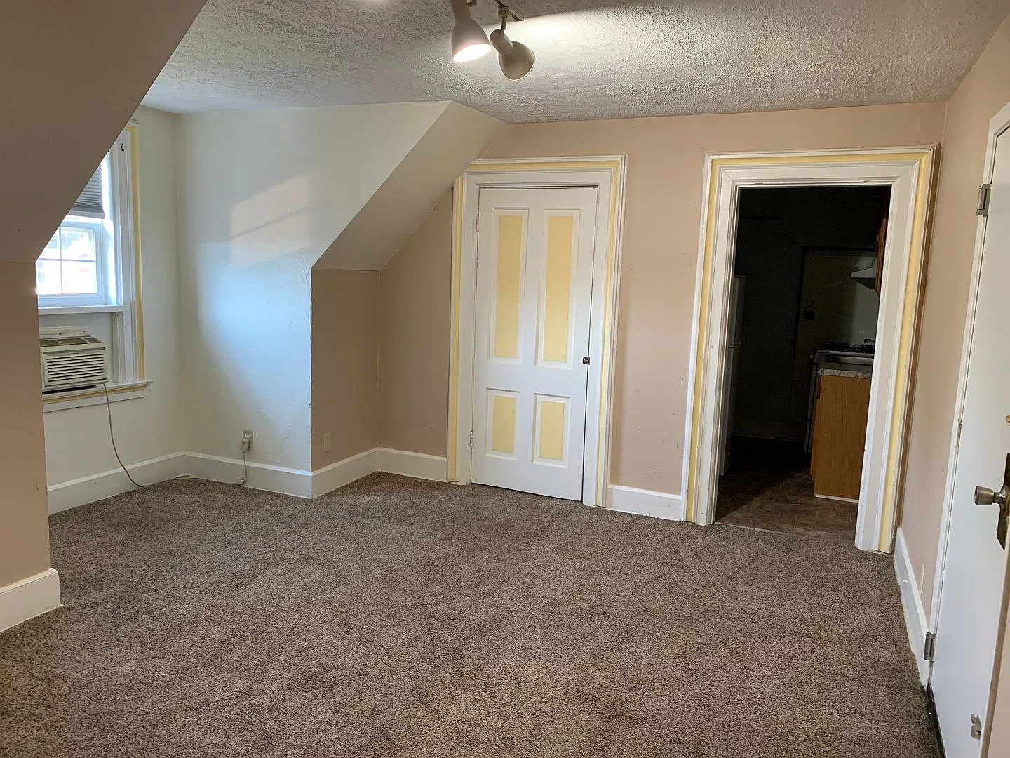 1106 Juliana St — Photo 2