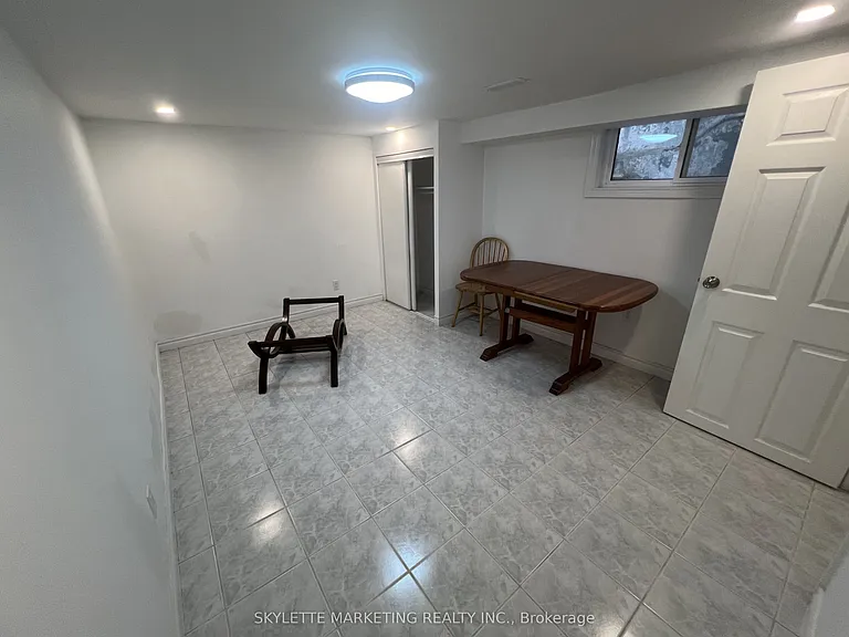 548 Dufferin St #BASEMENT — Photo 5