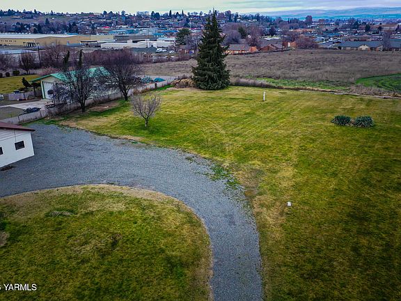 3rd image of 714 S Hill Rd