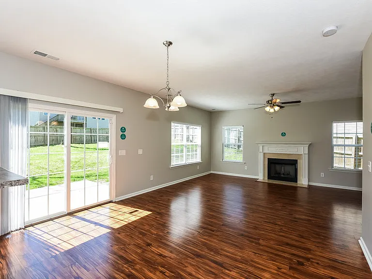 817 Sandworth Cv — Photo 6