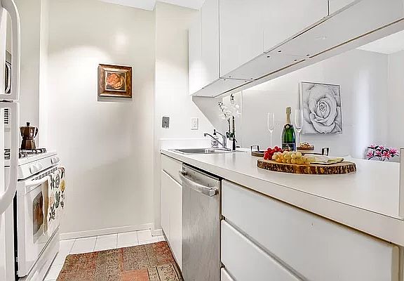 5th image of 1 Irving Pl APT G7b